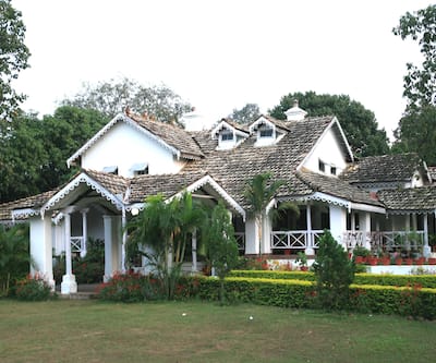 https://imgcld.yatra.com/ytimages/image/upload/t_hotel_yatra_city_desktop/v1441820667/Domestic Hotels/Hotels_Pachmarhi/Glen View (MPSTDC-MP-Tourism)/overview.jpg